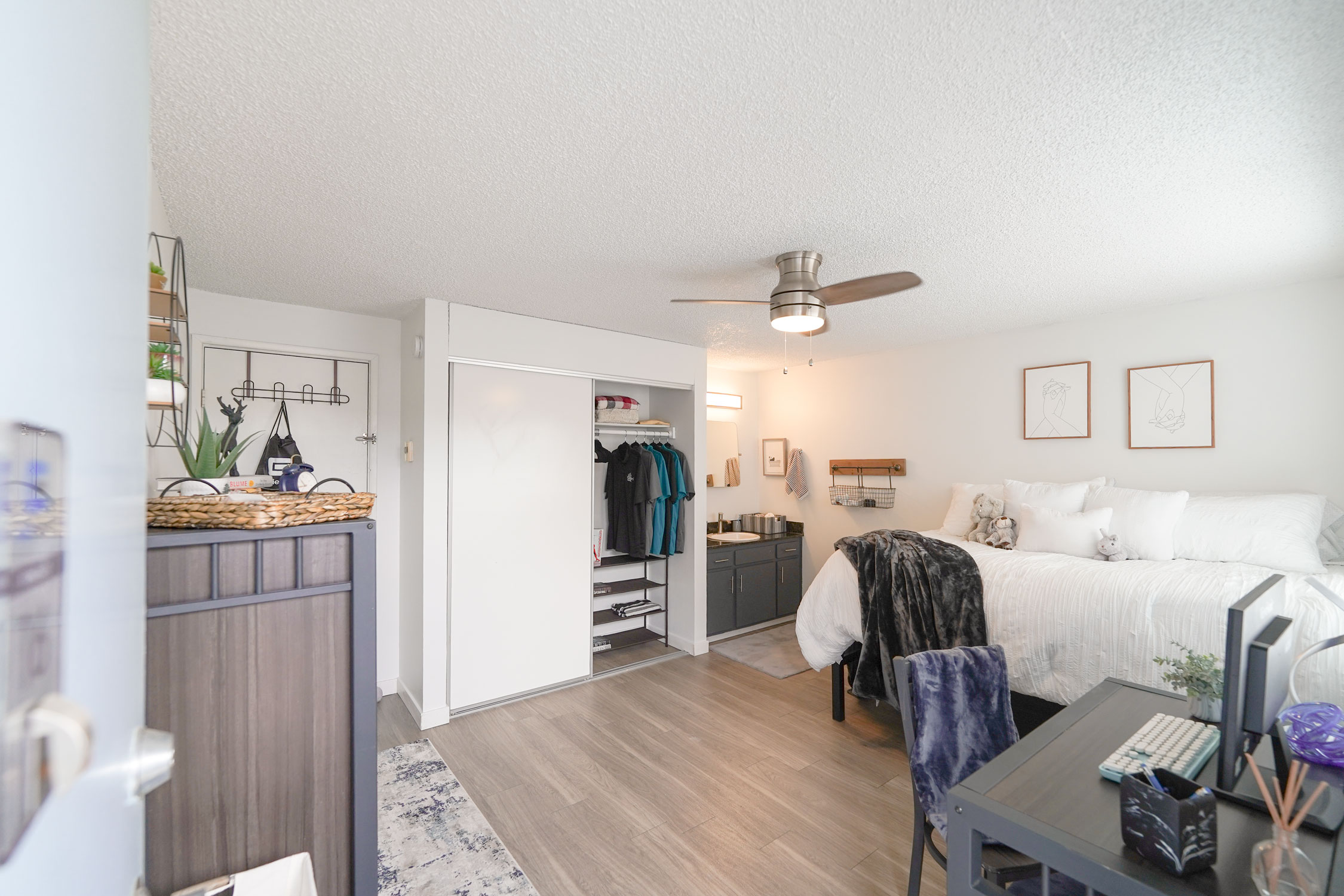 One bedroom apartment at Capri Eugene designed for student housing Eugene, OR